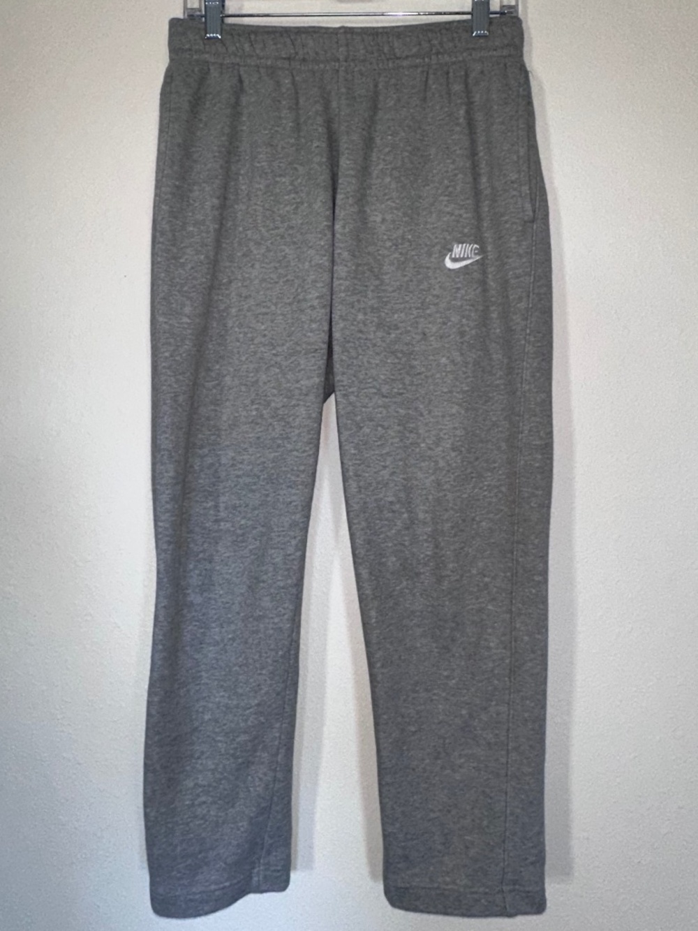 Nike Men's Sportswear Club Fleece Sweatpants, Heather Grey, Size Medium